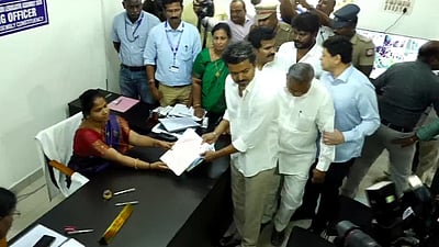 பெரம்பூரில் விஜய் வேட்புமனு தாக்கல்!