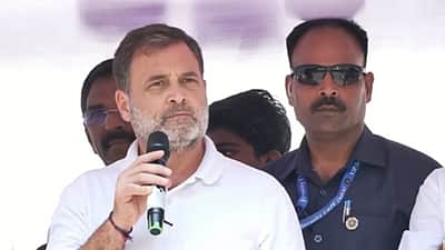 சபரிமலை விவகாரத்தில் பிரதமர் மௌனம் காப்பது ஏன்? ராகுல்!