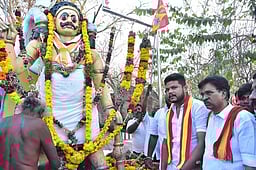 எல்லைக் கருப்பரிடம் முதல் பூசை!