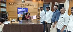 ஒசூா், தளி தொகுதியில் நாம் தமிழா் கட்சி வேட்பாளா் மனு தாக்கல்