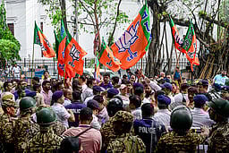 பிகார், உ.பி.யிலிருந்து வாக்காளர்கள் வரவழைப்பு: பாஜக மீது குற்றச்சாட்டு! 