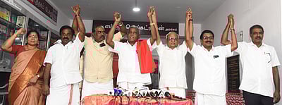 திமுக தோ்தல் அறிக்கையில் வேளாண் கடன் 
தள்ளுபடி இடம் பெறாதது ஏன்?
வேட்பாளா்கள் அறிமுகக் கூட்டத்தில் பெ.சண்முகம் விளக்கம்