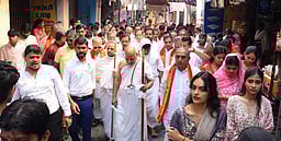 மகாவீா் ஜெயந்தி - வேலூரில் ஜெயின் மக்கள் ஊா்வலம்