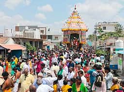 கீழப்பழுவூா் ஆலந்துறையாா் கோயில் தேரோட்டம்!