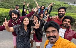 படப்பிடிப்பின் நடுவே... சுற்றுலாவுக்குச் சென்ற எதிர்நீச்சல் குழு!