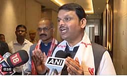 மாற்றாந்தாய் மனப்பான்மையைக் கடைப்பிடிக்கும் காங்கிரஸ்: ஃபட்னவீஸ்!