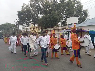 மஹாவீரர் ஜெயந்தி விழா : ராணிப்பேட்டையில் பல்லக்கு ஊர்வலம்!