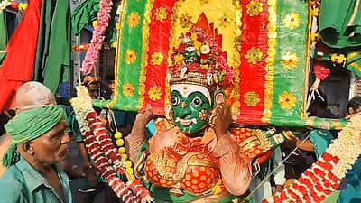 தஞ்சாவூரில் 600 ஆண்டுகள் பழமையான பச்சைக்காளி -  பவளக்காளி திருவிழா!
