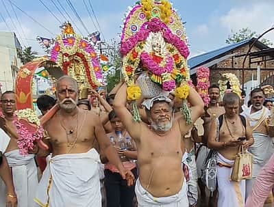 புன்னைநல்லூர் மாரியம்மனுக்கு 1008 பால் குடம்: பக்தர்கள் நேர்த்திக்கடன்! 