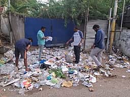 சாலையோரம் மருத்துவக் கழிவுகளைக் கொட்டிய நிறுவனத்துக்கு அபராதம்: குப்பையைக் கொட்டிய நிறுவனத்திற்கு அபராதம்