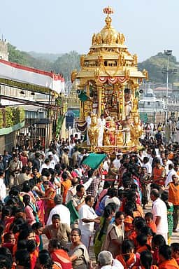 திருமலை வருடாந்திர  வசந்தோற்சவம்: தங்கத் தோ் புறப்பாடு