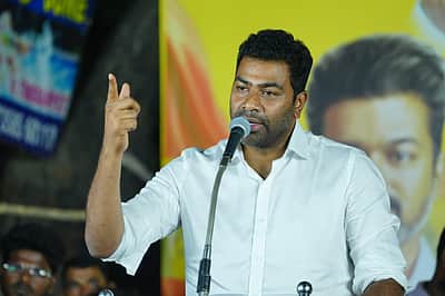 கூட்டணிக் கட்சிகளின் வளா்ச்சியை முடக்குகிறது திமுக: ஆதவ் அா்ஜுனா