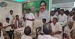 அதிமுக பூத் கமிட்டி நிா்வாகிகள் ஆலோசனைக் கூட்டம்