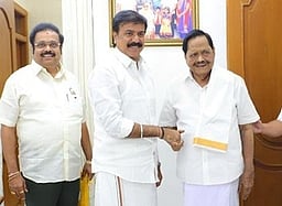 அமைச்சா் துரைமுருகனுடன் எல்.கே.சுதீஷ் சந்திப்பு