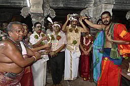 நெல்லையப்பா் கோயிலில் செங்கோல் வழங்கும் விழா