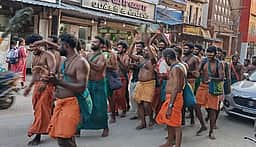 இன்று பங்குனி உத்திரம்: திருச்செந்தூா் கோயிலில் குவியும் பக்தா்கள்!