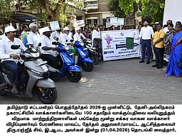 100 சதவீத வாக்குப் பதிவை வலியுறுத்தி மாற்றுத் திறனாளிகள் வாகனப் பேரணி