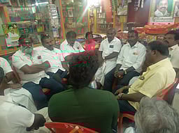 சாத்தான்குளத்தில் அதிமுக நிா்வாகிகள் ஆலோசனைக் கூட்டம்