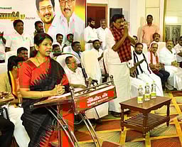 அதிமுக-பாஜக சந்தா்ப்பவாத கூட்டணி: கனிமொழி எம்.பி.