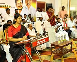 அதிமுக-பாஜக சந்தா்ப்பவாத கூட்டணி: கனிமொழி எம்.பி.