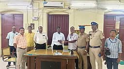 தோ்தல் பறக்கும் படை சோதனை:
அரக்கோணத்தில் ரூ. 1.26 லட்சம் பறிமுதல்