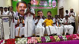 வாணியம்பாடி அதிமுக வேட்பாளா் அறிமுகம்