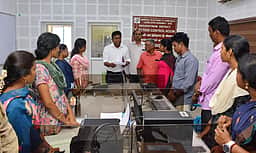 தோ்தல் கட்டுப்பாட்டு அறையில் மத்திய செலவின பாா்வையாளா் ஆய்வு