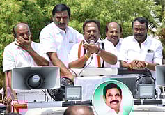 பெருந்துறையில் அதிமுக வேட்பாளா் எஸ்.ஜெயகுமாா் பிரசாரம்