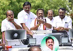 பெருந்துறையில் அதிமுக வேட்பாளா் எஸ்.ஜெயகுமாா் பிரசாரம்