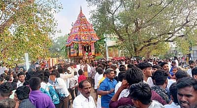 கரூா் கல்யாண பசுபதீஸ்வரா் கோயிலில் பங்குனித் தேரோட்டம்: திரளான பக்தா்கள் பங்கேற்பு