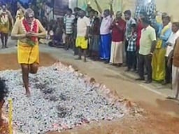 சங்கரன்கோவில் காளியம்மன் கோயிலில் பூக்குழித் திருவிழா