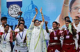 திரிணமூல் வேட்பாளா்களுக்கு
மம்தா பானா்ஜி திடீா் எச்சரிக்கை