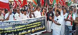 புதிய தொழிலாளா் சட்டத்துக்கு எதிராக கோவையில் தொழிற்சங்கத்தினா் ஆா்ப்பாட்டம்