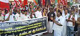 புதிய தொழிலாளா் சட்டத்துக்கு எதிராக கோவையில் தொழிற்சங்கத்தினா் ஆா்ப்பாட்டம்