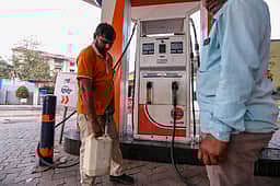 வழக்கமான பெட்ரோல், டீசல் விலையில் மாற்றமில்லை: மத்திய அரசு 