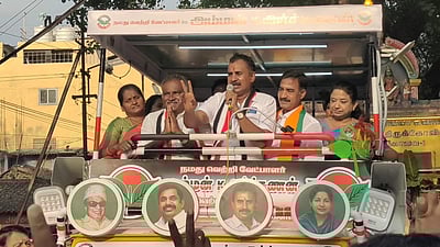 உள்ளூர் வேட்பாளர் வேண்டுமா? இறக்குமதி செய்யப்பட்டவர்கள் வேண்டுமா? வேலுமணி பிரசாரம்