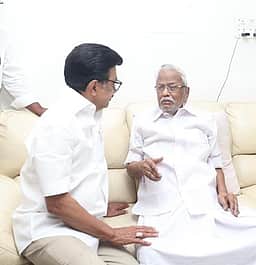 கரூரில் திமுக முன்னாள் எம்.பி.யிடம் முதல்வா் நலம் விசாரிப்பு