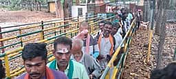 சதுரகிரி கோயிலில் பங்குனி மாத பௌா்ணமி வழிபாடு
