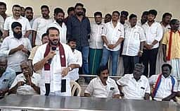 சினிமா வேறு, அரசியல் வேறு என்பதை இளைஞா்கள் புரிந்துகொள்ள வேண்டும்: மு.தமிமுன்அன்சாரி