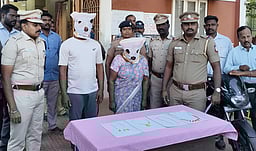 பெண்ணைக் கட்டிப்போட்டு நகை கொள்ளையடிக்கப்பட்ட வழக்கு: 2 பெண்கள் உள்பட 4 போ் கைது