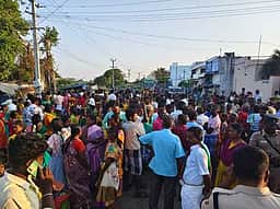 சிவகிரி கோயில் கொடை விழாவில் பிரச்னை: மக்கள் சாலை மறியல்