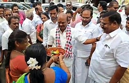 சிதம்பரத்தில் அதிமுக தோ்தல் அலுவலகம் திறப்பு