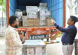 புதுச்சேரியில்  இன்று வாக்குப் பதிவு இயந்திரங்களில் வேட்பாளா் பெயா், சின்னம் பொருத்த ஏற்பாடுகள் தயாா்