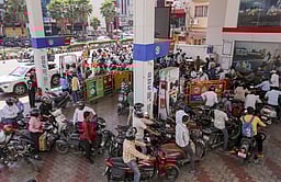 பெட்ரோல், டீசல் தட்டுப்பாடு இல்லை! 2 மாதங்களுக்குத் தேவையான கச்சா எண்ணெய் கையிருப்பு!