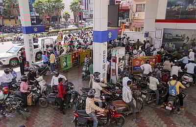 பெட்ரோல், டீசல் தட்டுப்பாடு இல்லை! 2 மாதங்களுக்குத் தேவையான கச்சா எண்ணெய் கையிருப்பு!