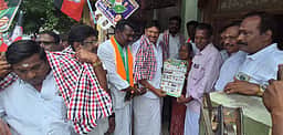 ரூ.8 ஆயிரம் கூப்பன் அறிவித்து ஏமாற்ற திமுக முயற்சி: முன்னாள் அமைச்சா் எம்.சி.சம்பத்