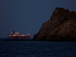 ஈரானில் சிக்கியுள்ள 700  தமிழக மீனவா்களை மீட்கக் கோரிய வழக்கு: மத்திய அரசு பதிலளிக்க உத்தரவு