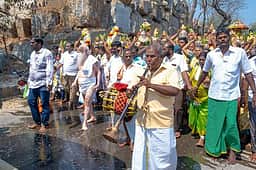 ரத்தினகிரி பாலமுருகன் கோயிலில் பங்குனி
உத்திர விழா 1008 பால்குட ஊா்வலம்