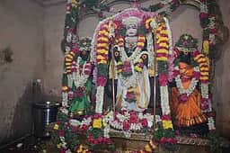 ஆதிரெத்தினேஸ்வரா் கோயிலில் முருகப்பெருமான் சிறப்பு பூஜை