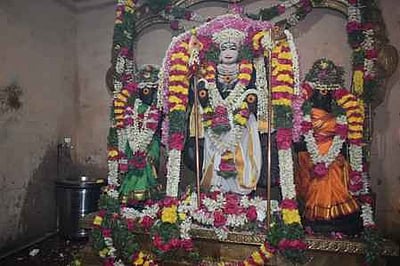 ஆதிரெத்தினேஸ்வரா் கோயிலில் முருகப்பெருமான் சிறப்பு பூஜை